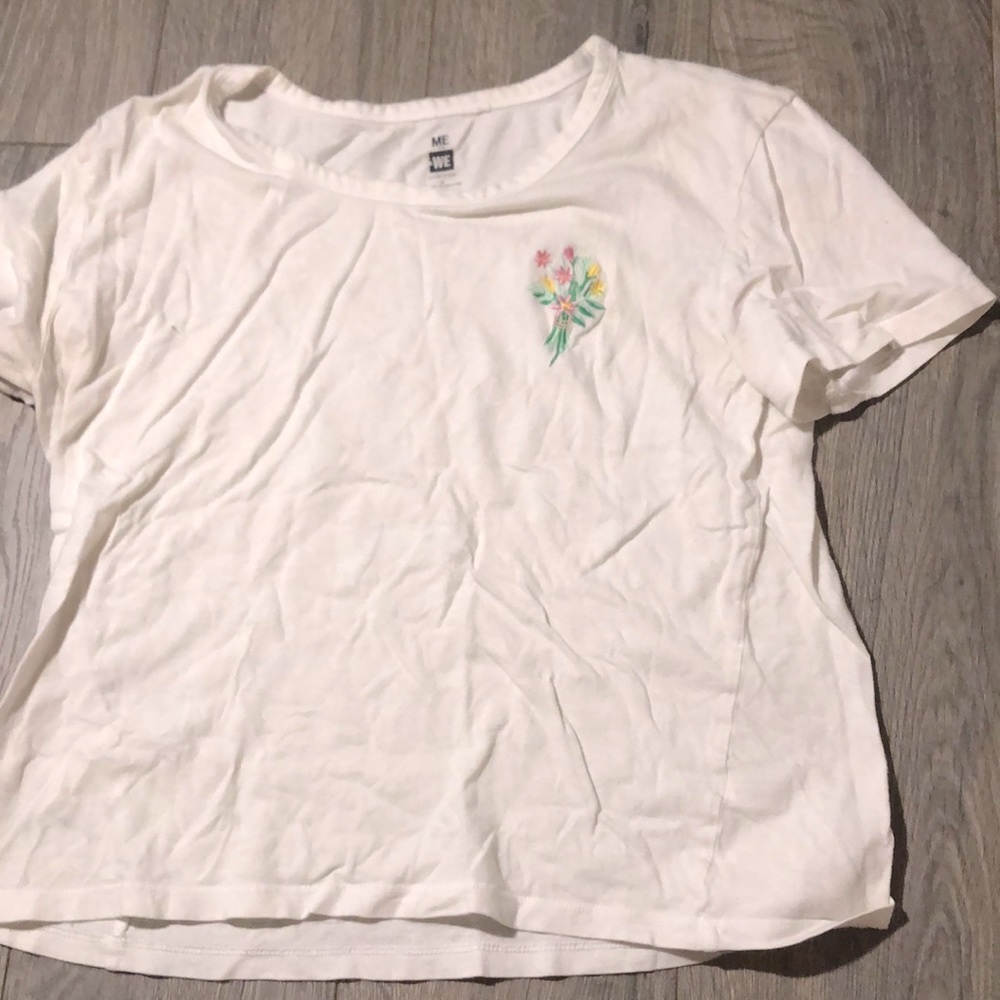 Me to We • White Flower Crop • Women’s L